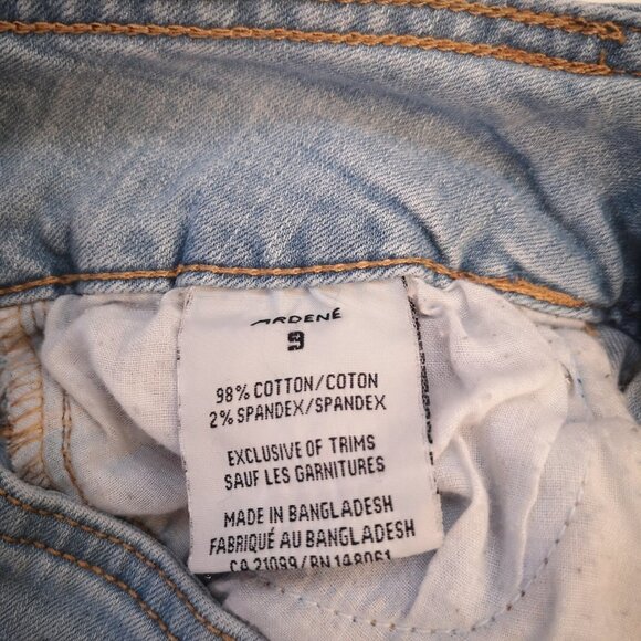 2/$20.00 Mix & Match - Eighty Two Ardene Shortie Ladies Size 9 Light Wash Shorts - Picture 4 of 9